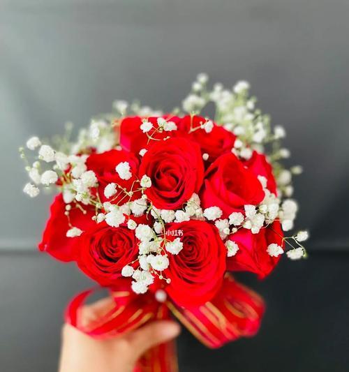 红色花在婚礼手捧中的寓意是什么？