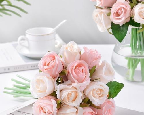 手捧花小花束假花代表什么？
