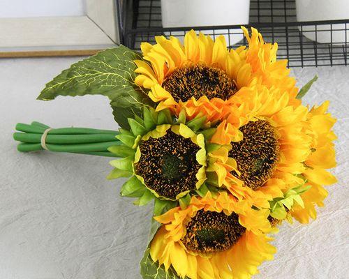手捧花小花束假花代表什么？